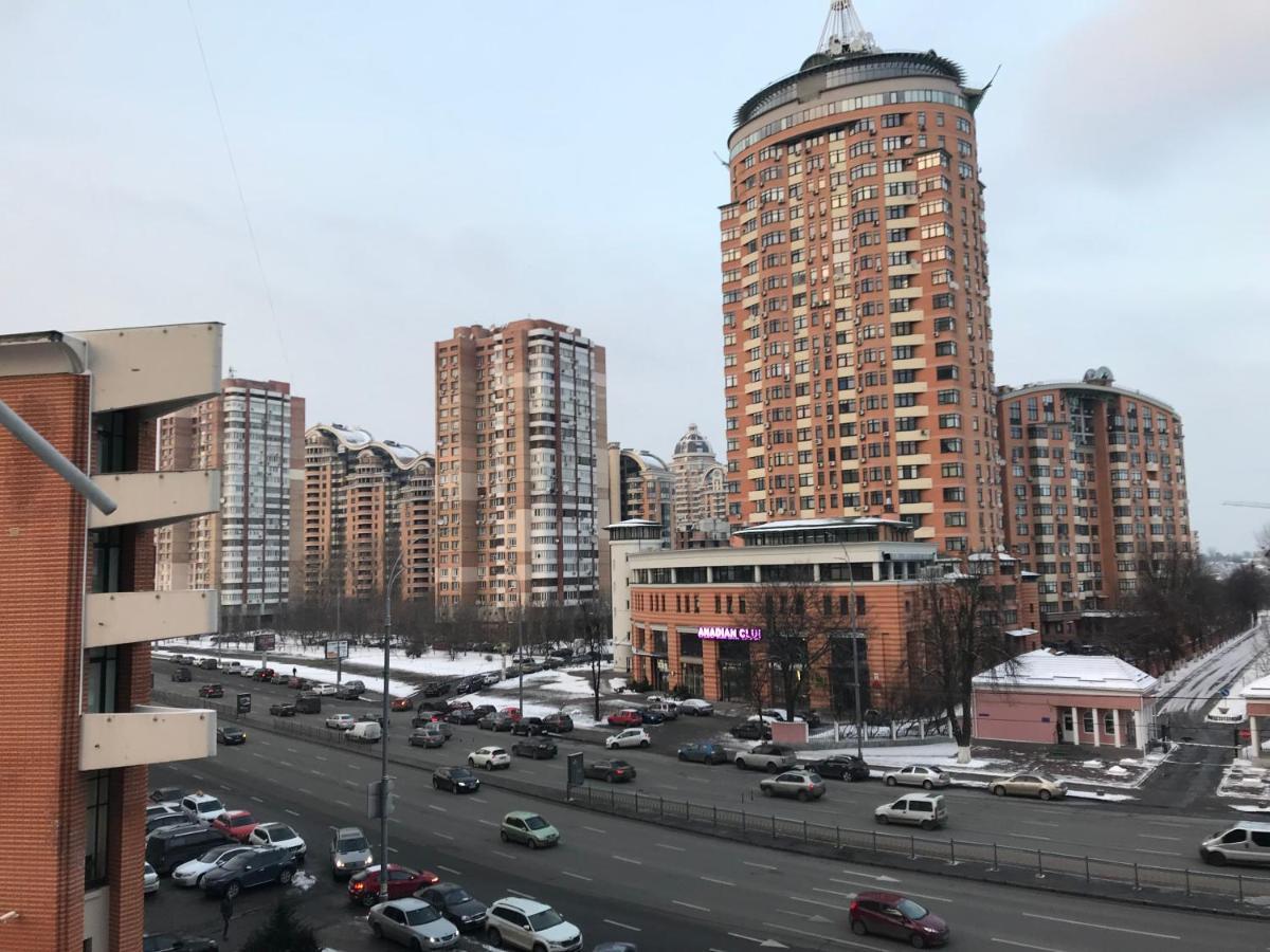 Sunny Apartment Overlooking The Royal Village Kiev Esterno foto