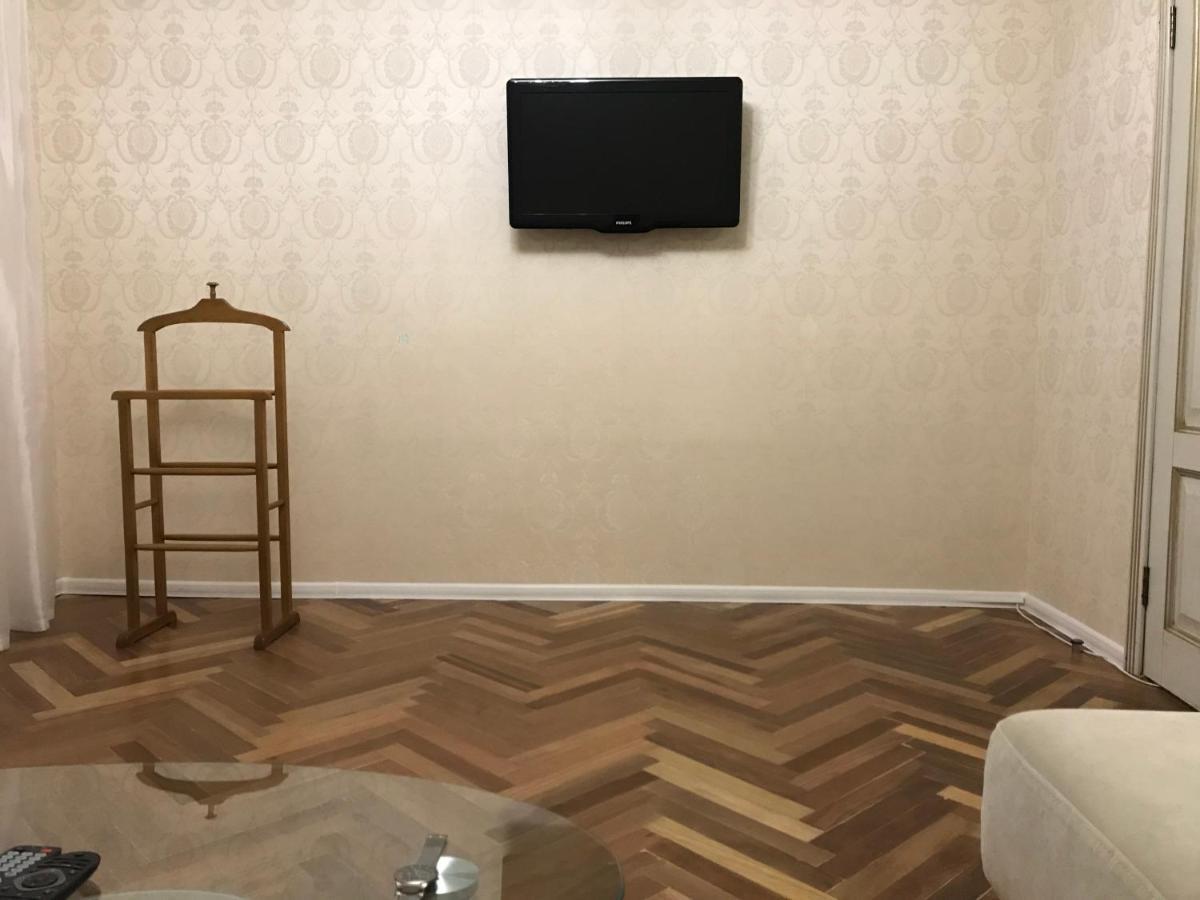 Sunny Apartment Overlooking The Royal Village Kiev Esterno foto